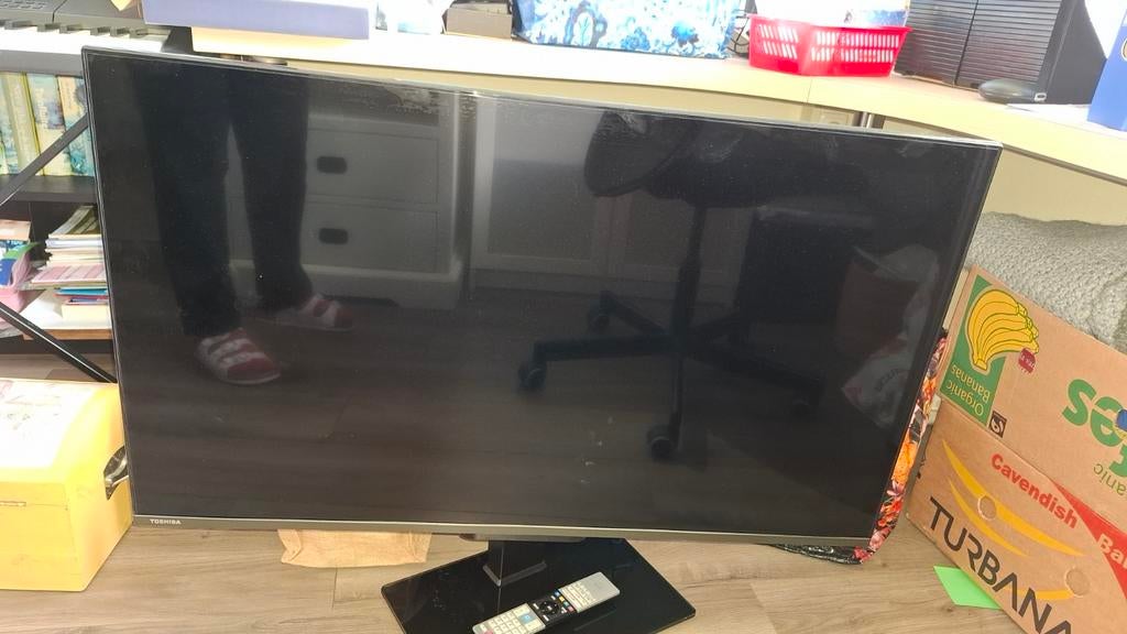 Toshiba TV met verhoogde TV beugel, Audio, Tv en Foto, Televisies, Ophalen, 100 cm of meer, 50 Hz, Toshiba