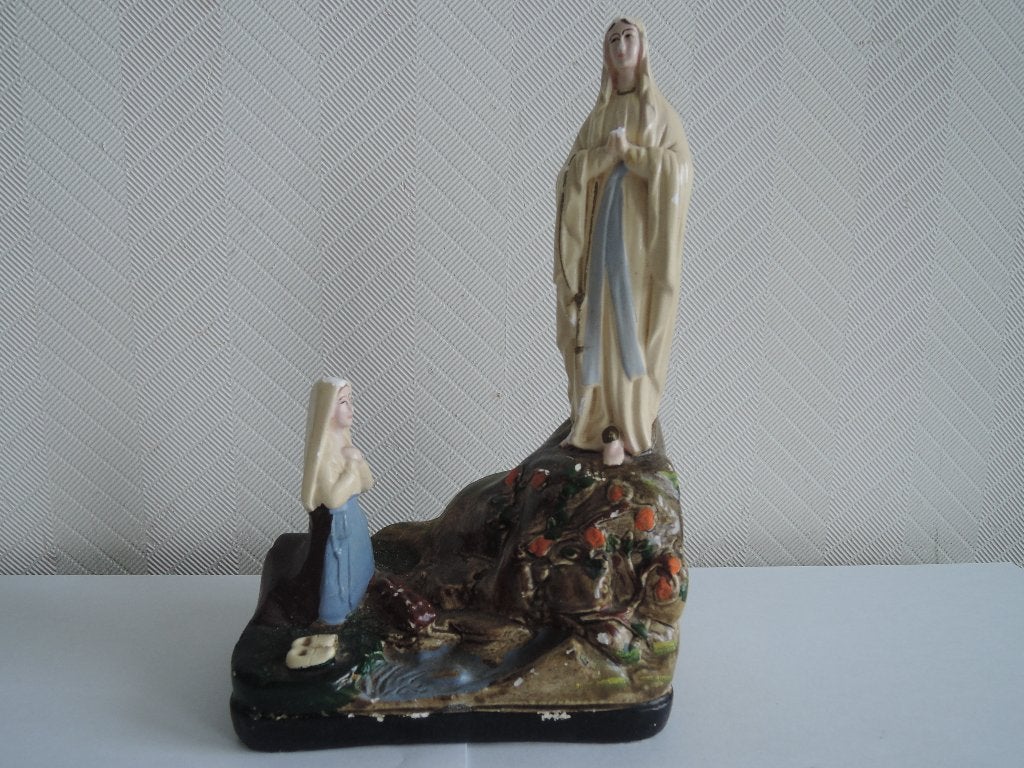 Gipsen beeld van Maria en Bernadette in Lourdes, Verzamelen, Ophalen of Verzenden, Gebruikt, Beeld(je), Christendom | Katholiek