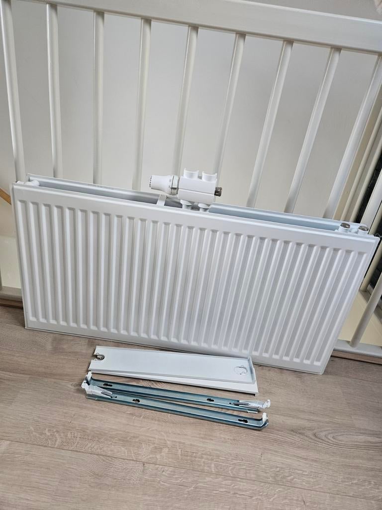 Radiator met middenaansluiting, Doe-het-zelf en Verbouw, Verwarming en Radiatoren, Ophalen, 30 tot 80 cm, Radiator, Zo goed als nieuw
