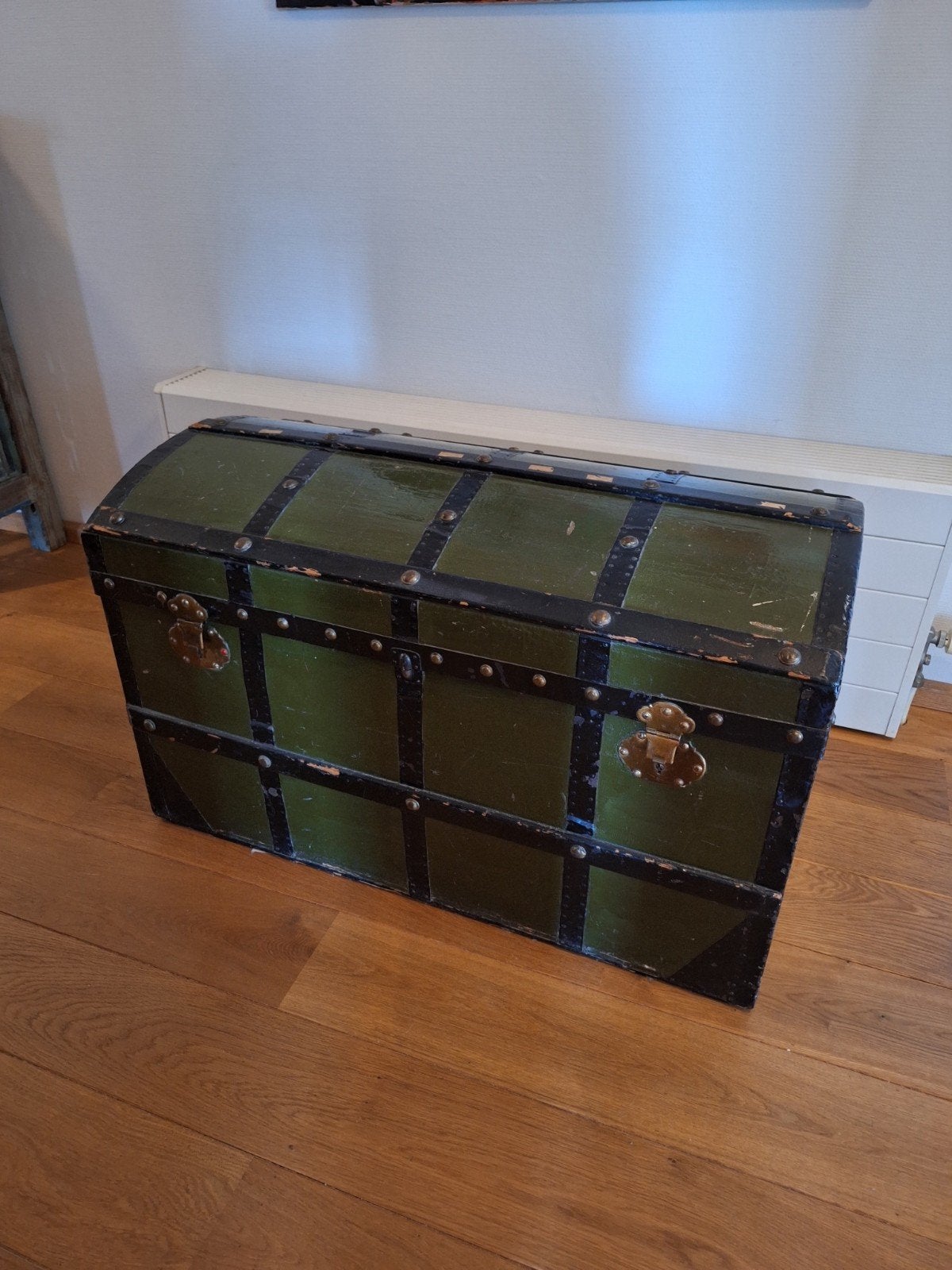 Antieke hutkoffer/verkleedkist - Groen met zwart beslag, Antiek en Kunst, Antiek | Woonaccessoires, Ophalen