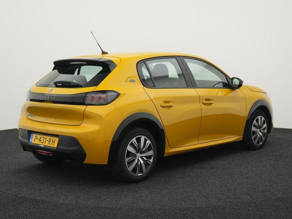 Peugeot e-208 EV Active 50 kWh Automaat Bj 2022 Km 70.000 De, Auto's, Peugeot, 136 pk, Gebruikt, Zwart, Leder en Stof