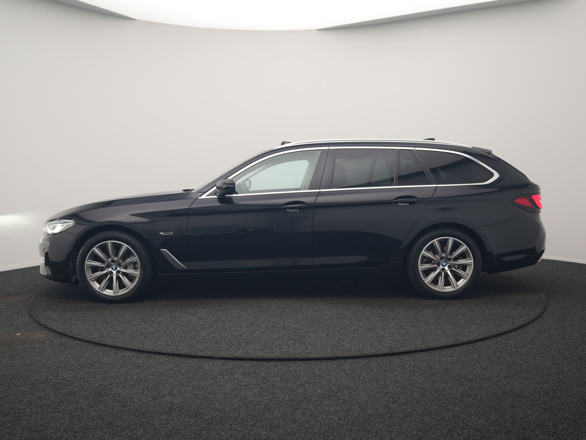 BMW 5 Serie Touring 530e xDrive Business Edition Plus 293pk, Automaat, 1998 cc, 1935 kg, Gebruikt