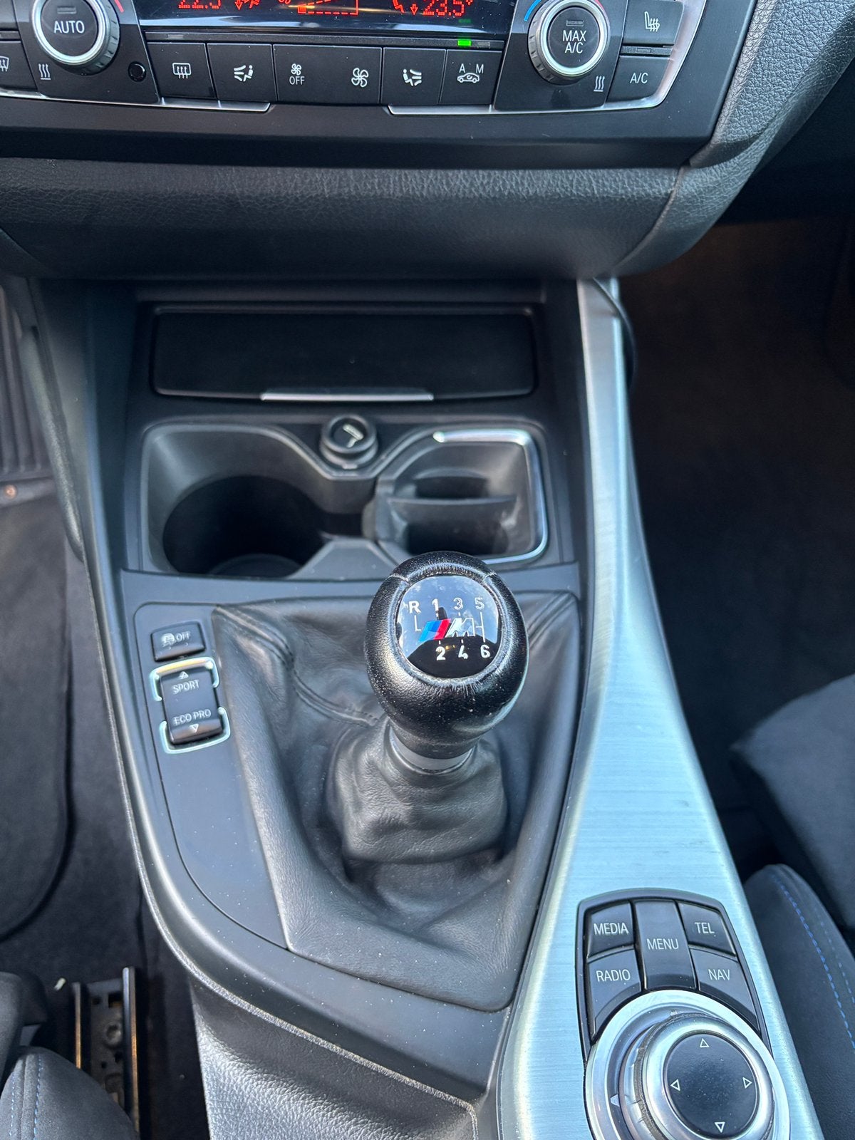 Foto 12 van BMW 1-Serie 116I 100KW 5DR 2014 Zwart