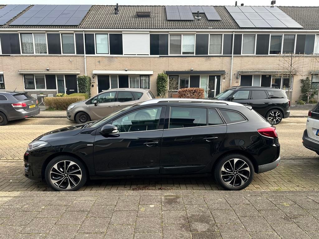 Renault Mégane 1.2 TCE 85KW Energy Estate 2016 Zwart (Bose), Auto's, Voorwielaandrijving, 1250 kg, 4 cilinders, Leder en Stof