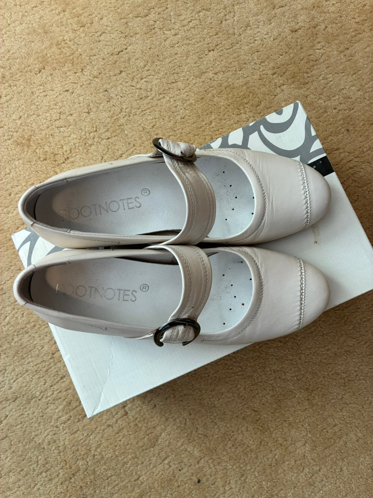 127 Footnotes pumps in maat 39 off white, Pumps, Verzenden, Wit, Zo goed als nieuw