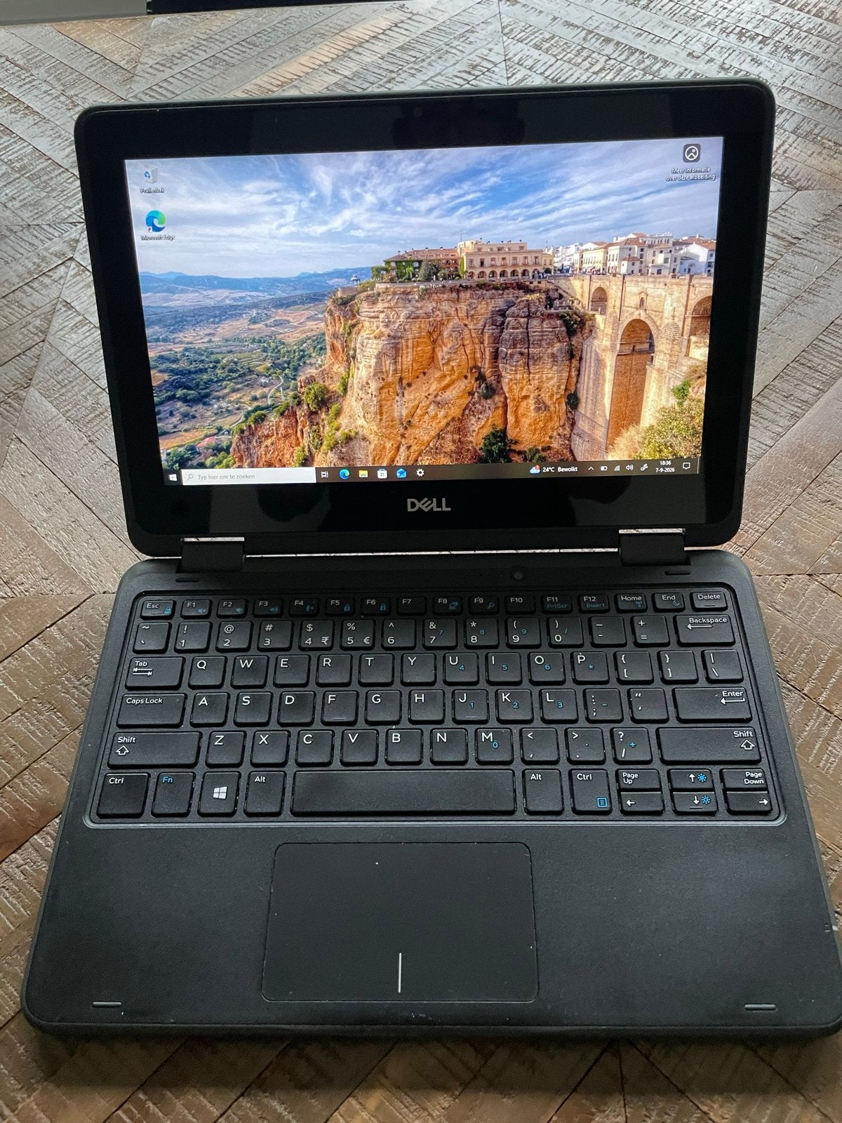 Dell Latitude 3190 2-in-1 Laptop/Tablet - Intel Pentium, Qwerty, 8 GB, Met touchscreen, Ophalen of Verzenden