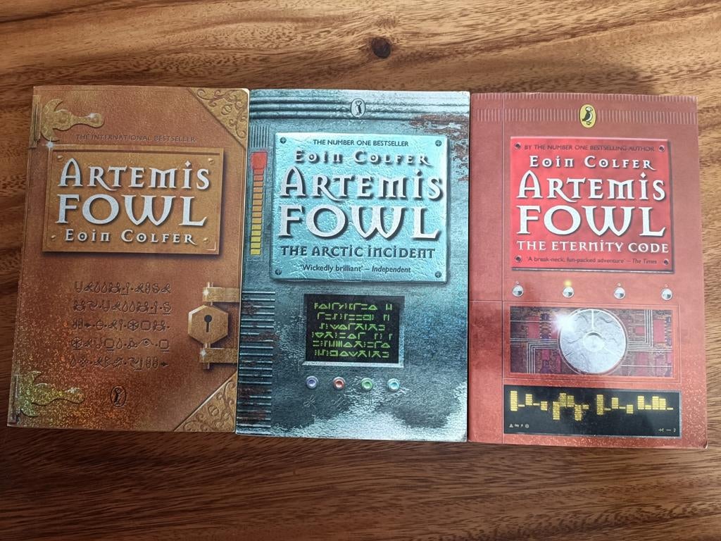 Artemis Fowl Boekenreeks - Deel 1, 2 en 3 ENGLISH, Ophalen of Verzenden, Zo goed als nieuw