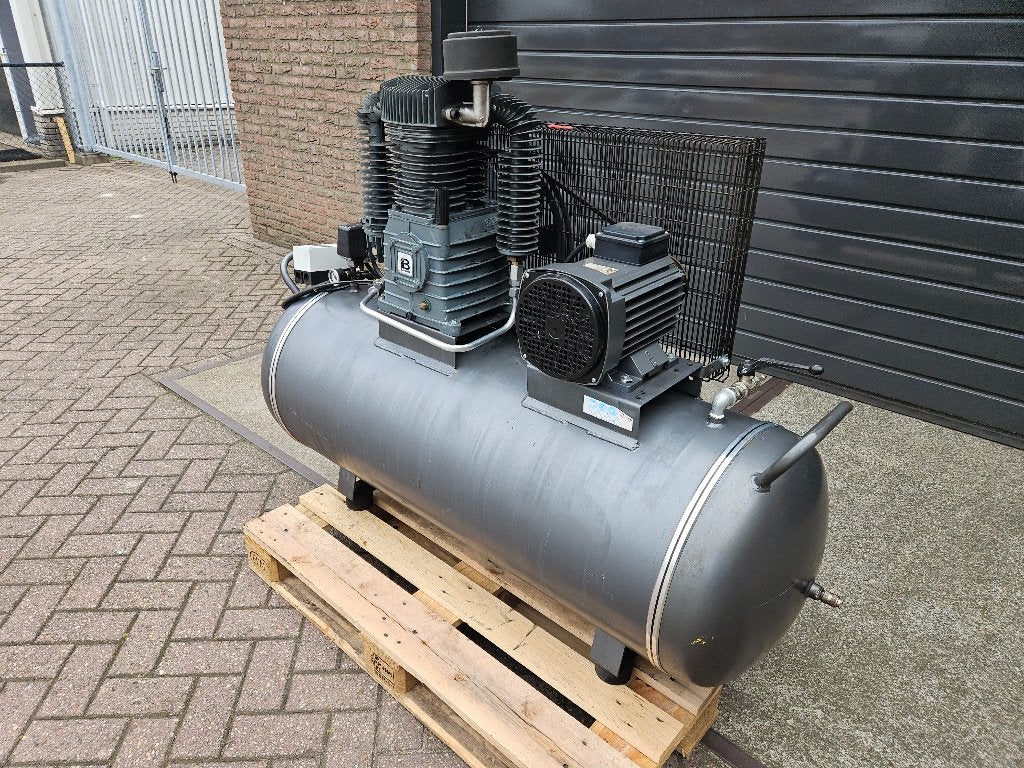Compressor Brown 7,5 PK met 270 liter tank, 100 liter of meer, Ophalen, Gebruikt, 200 tot 400 liter/min
