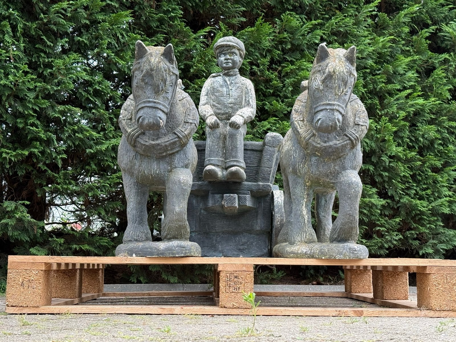 Betonnen Beelden: Paard en Wagen met Boer - Tuindecoratie, Ophalen, Gebruikt, Beton, Dierenbeeld