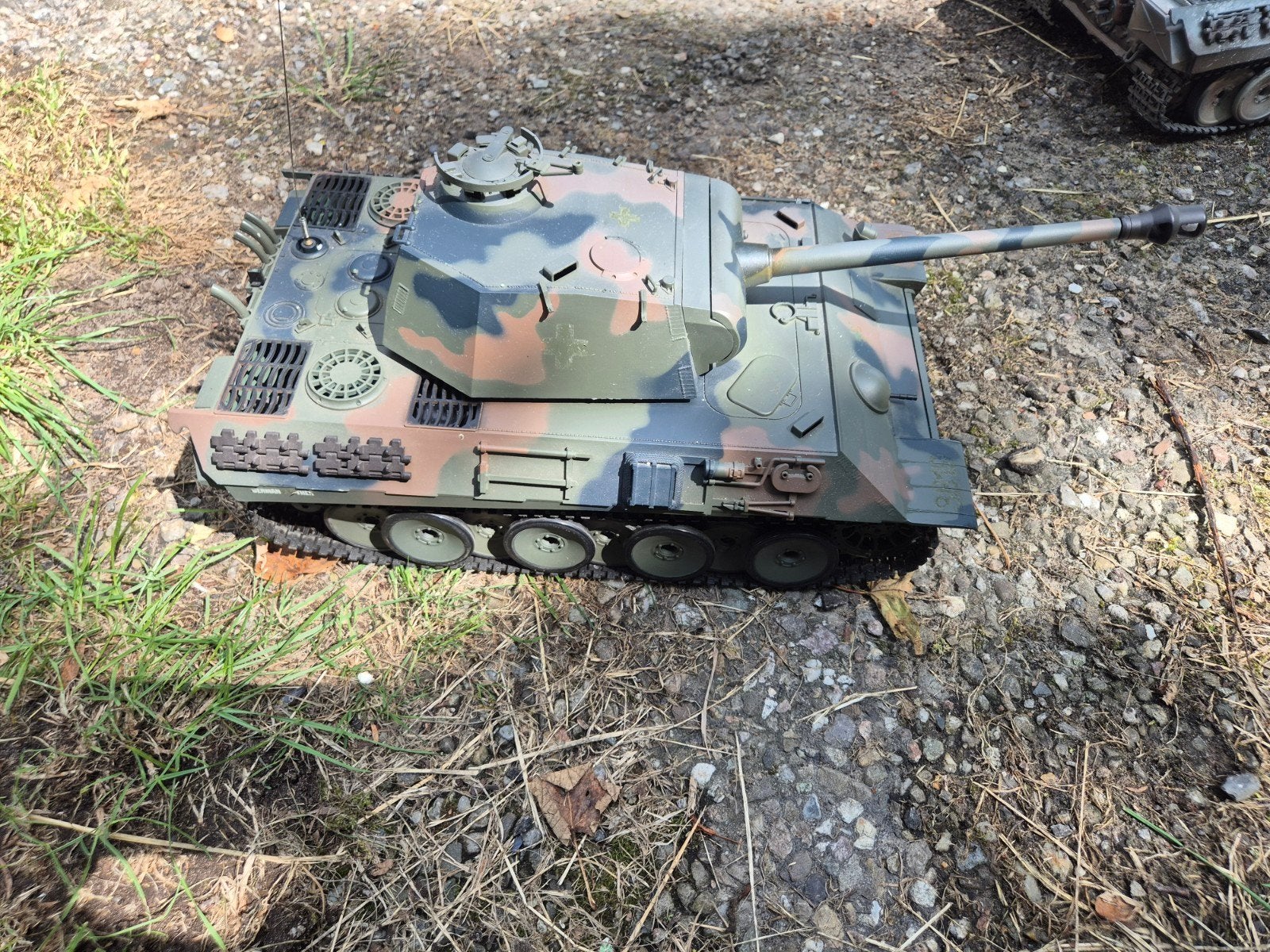 Gedetailleerde RC Tank Model - Camouflage Panther, Overige merken, Gebruikt, Tank, 1:32 tot 1:50