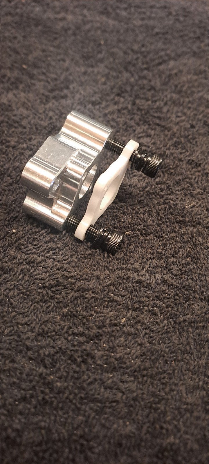 nieuwe alu isolator voor de fg of hpi baja of losi enz enz, Ophalen of Verzenden, Nieuw, Auto