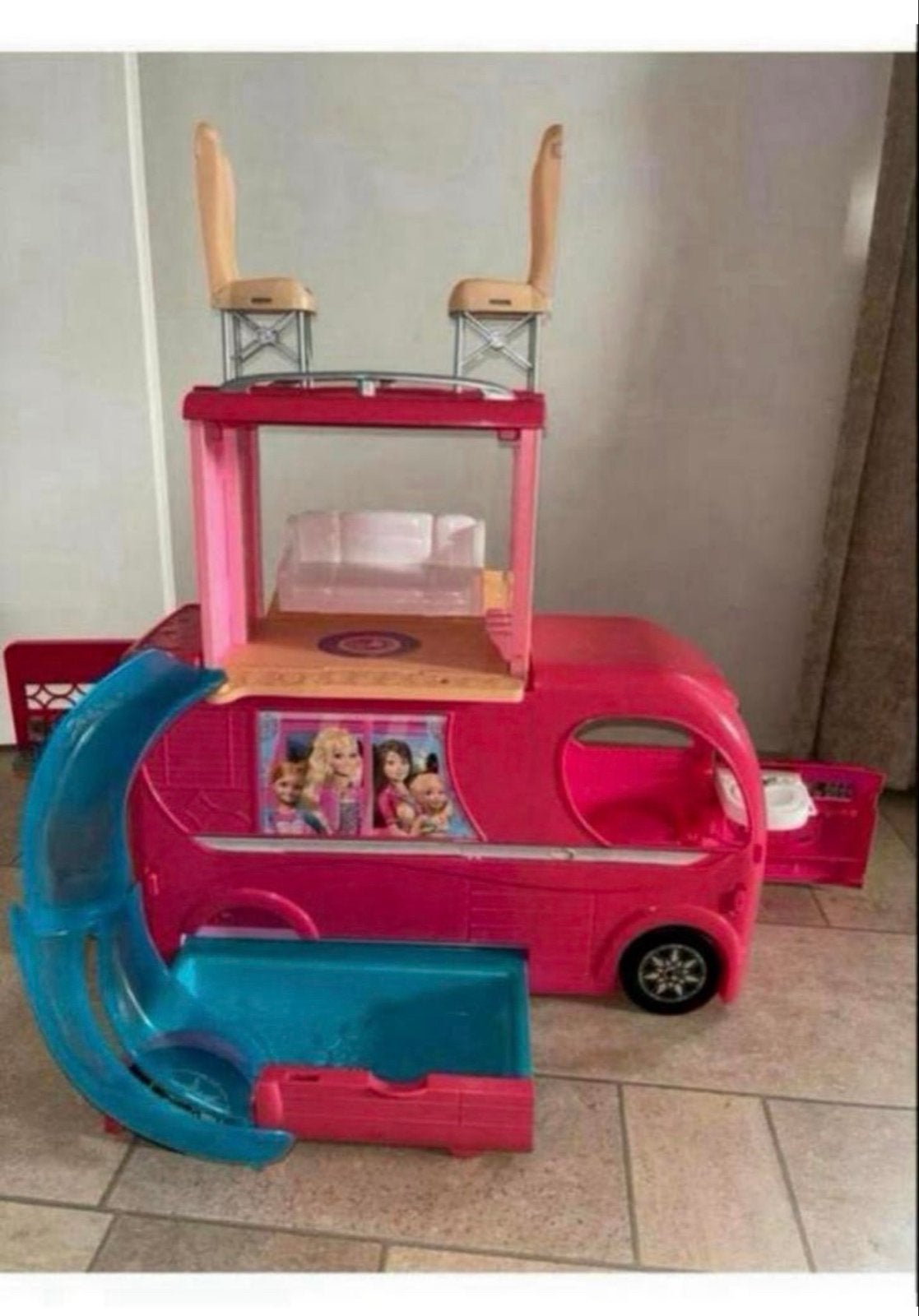 Barbie Camper met 2 Barbies en accessoires, Ophalen of Verzenden, Gebruikt, Meisje