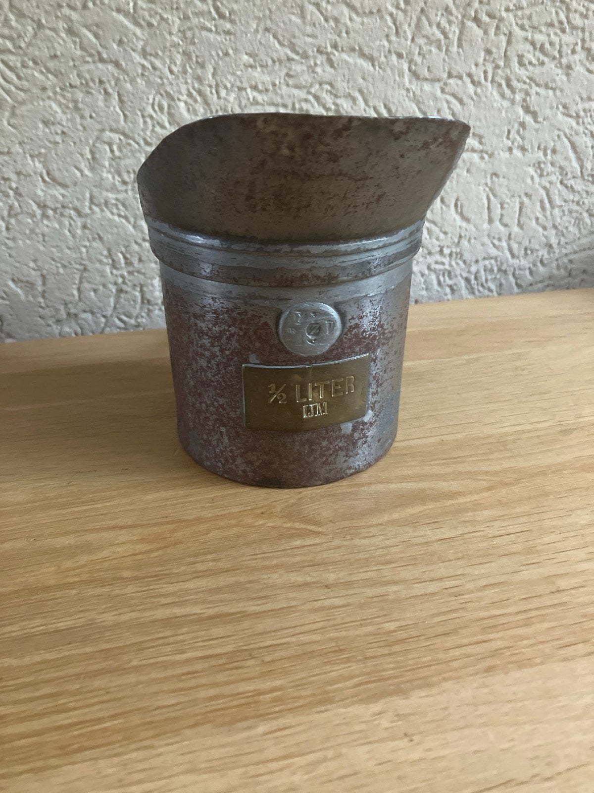 Antieke metalen maatbeker - 1/2 liter, Verzenden