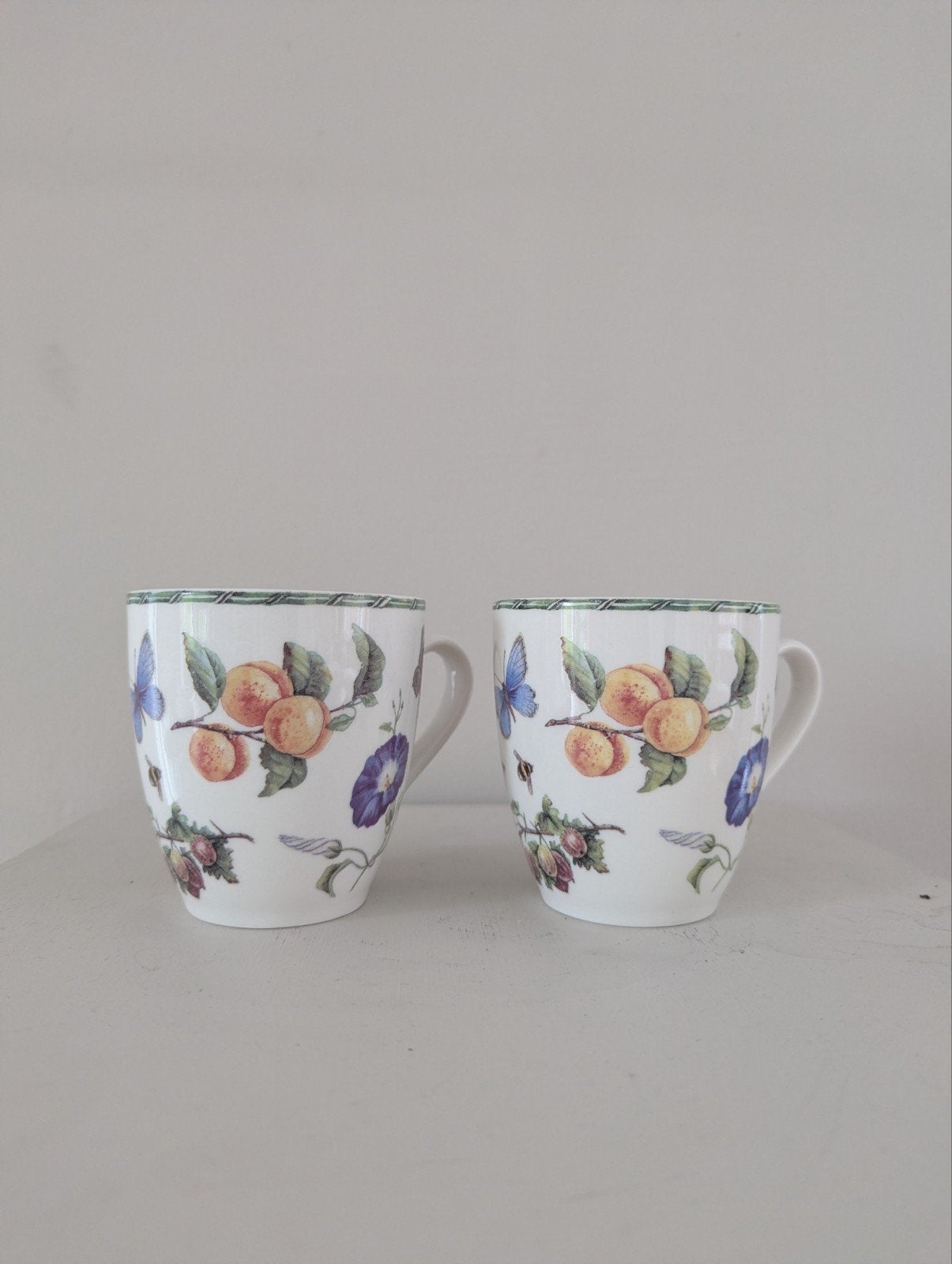 JBS Home Collection Fruit & Flowers Mokken (2 stuks), Ophalen of Verzenden, Zo goed als nieuw, Overige stijlen, Kop(pen) en/of Schotel(s)