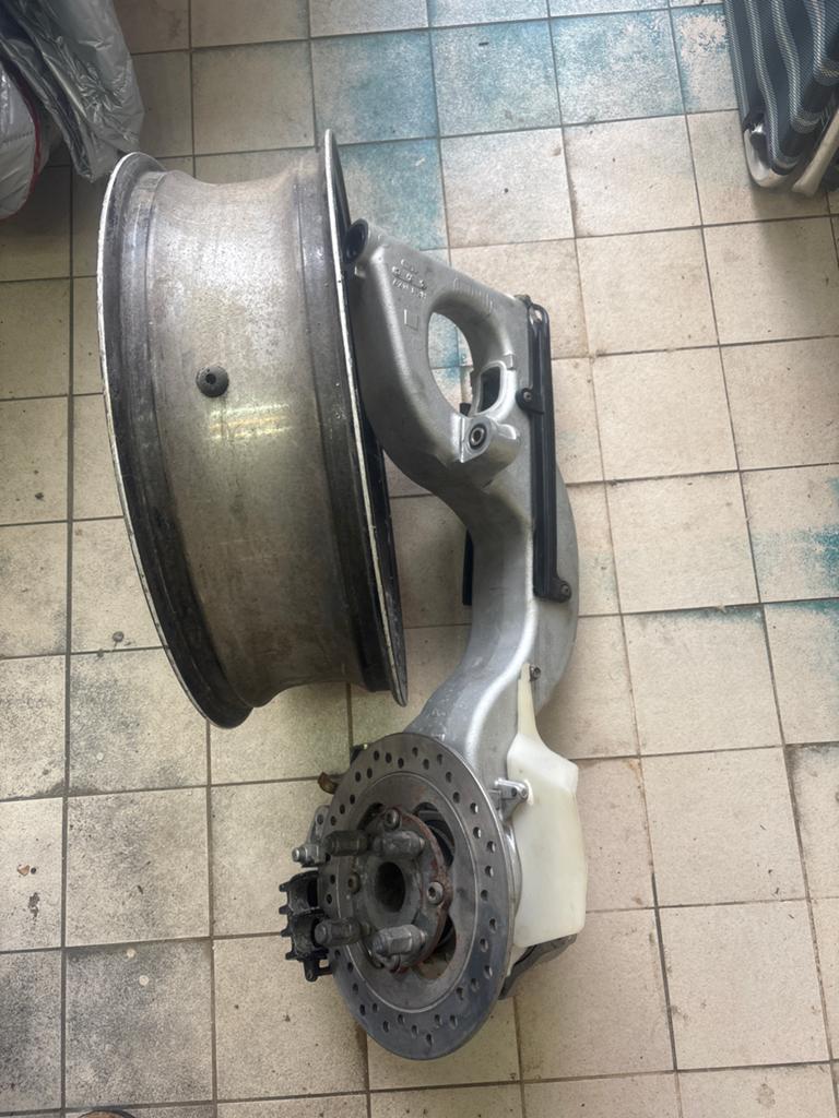 Motorfiets achterwiel met enkelzijdige swingarm, Motoren, Ophalen, Gebruikt
