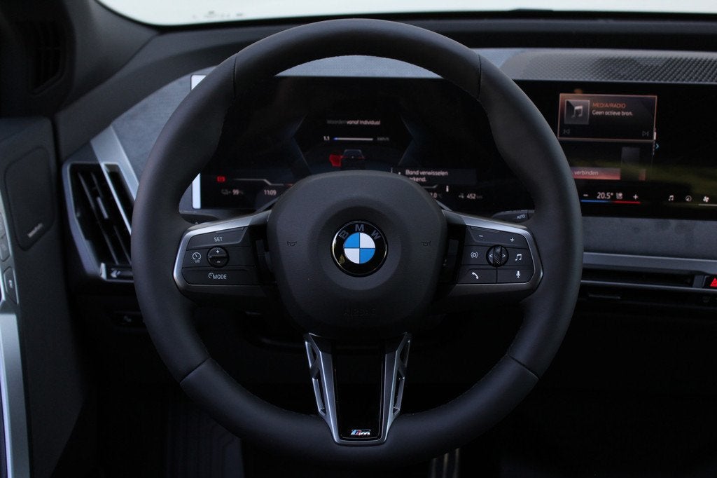 BMW iX xDrive45 M Sport / Panoramadak Sky Lounge / Trekhaak, Auto's, BMW, Automaat, Zwart, IX, Zwart