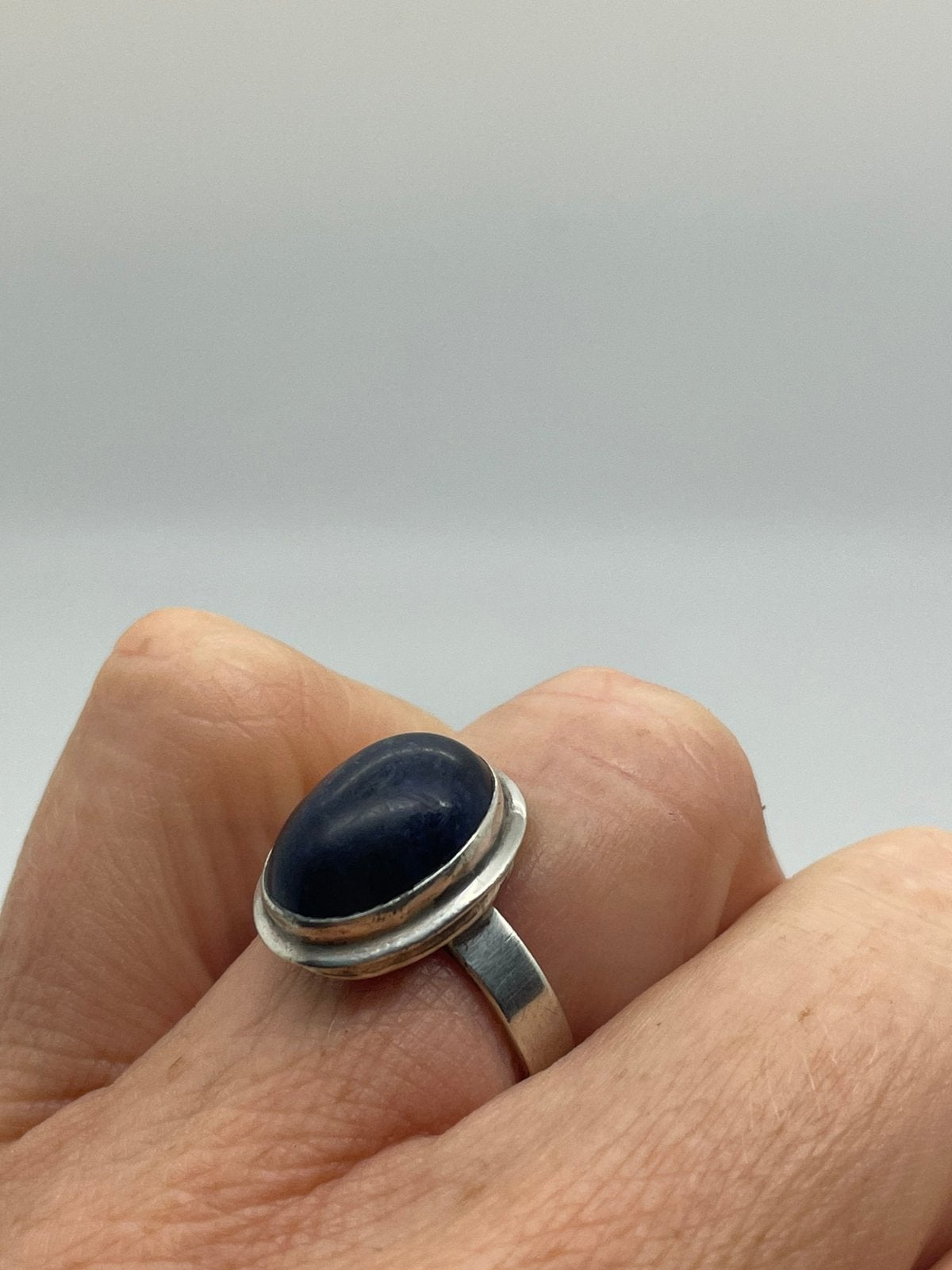 G109 Prachtige zilveren ring blauwe steen (verstelbaar), Sieraden, Tassen en Uiterlijk, Ophalen of Verzenden, Zilver, Ring, Met edelsteen