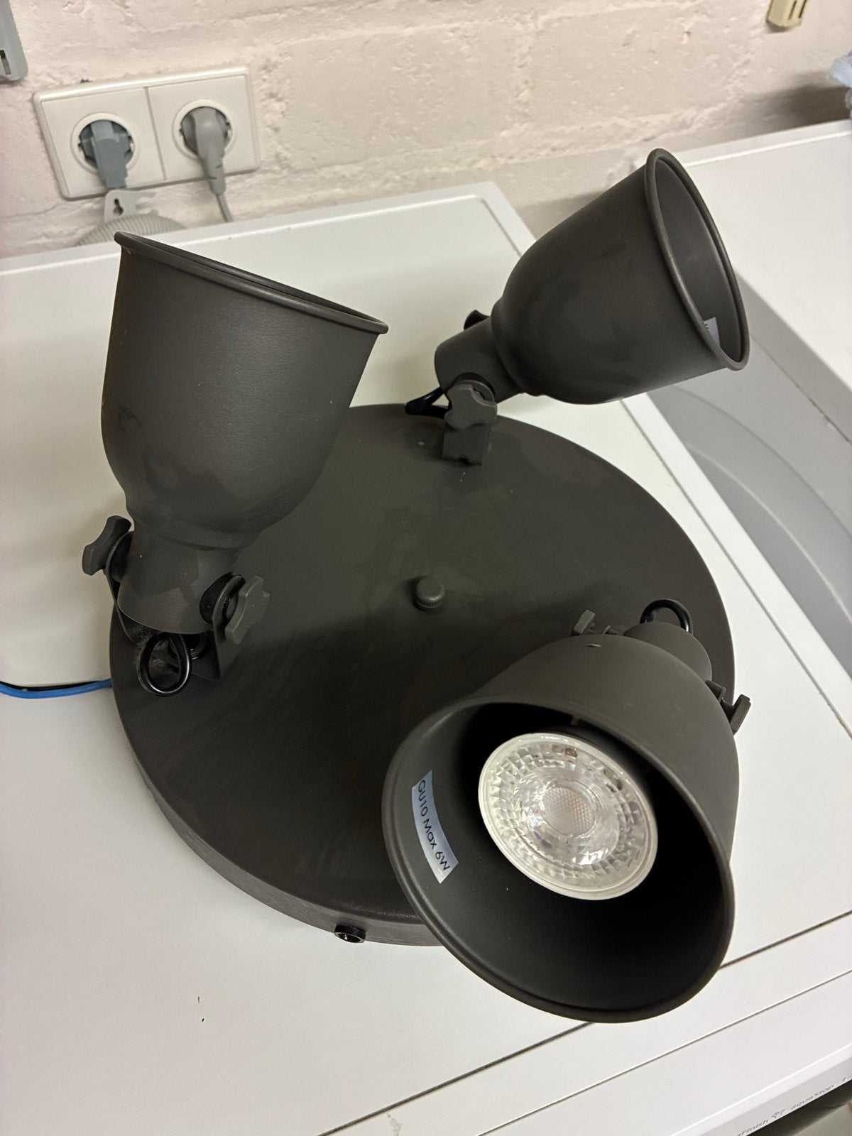 IKEA Hektar plafondspot met 3 spots, donkergrijs, GU10, Ophalen of Verzenden, Zo goed als nieuw, LED