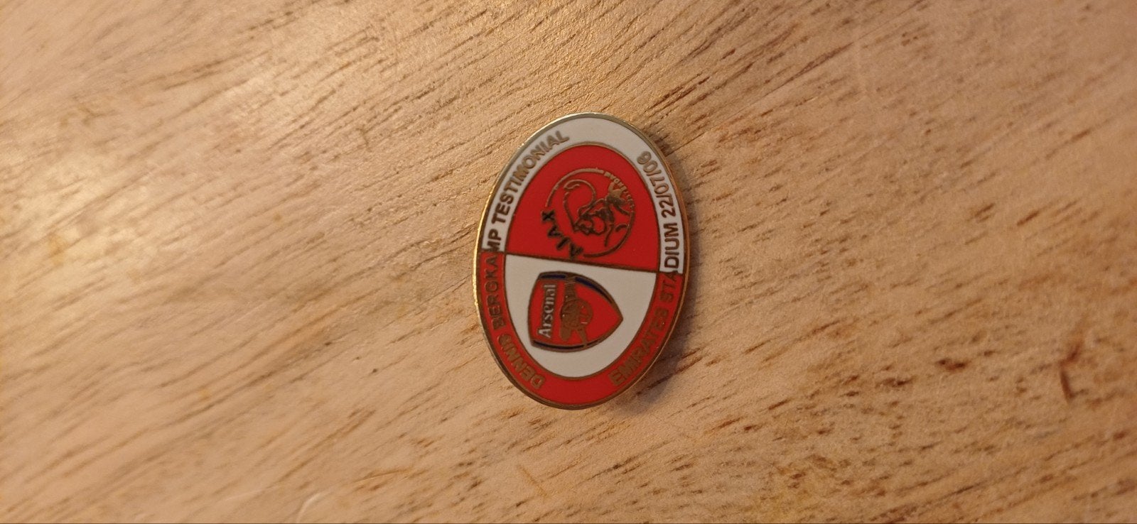 Ajax - Arsenal FC Testimonial Pin - Voetbal Memorabilia, Ophalen of Verzenden, Zo goed als nieuw, Sport, Speldje of Pin