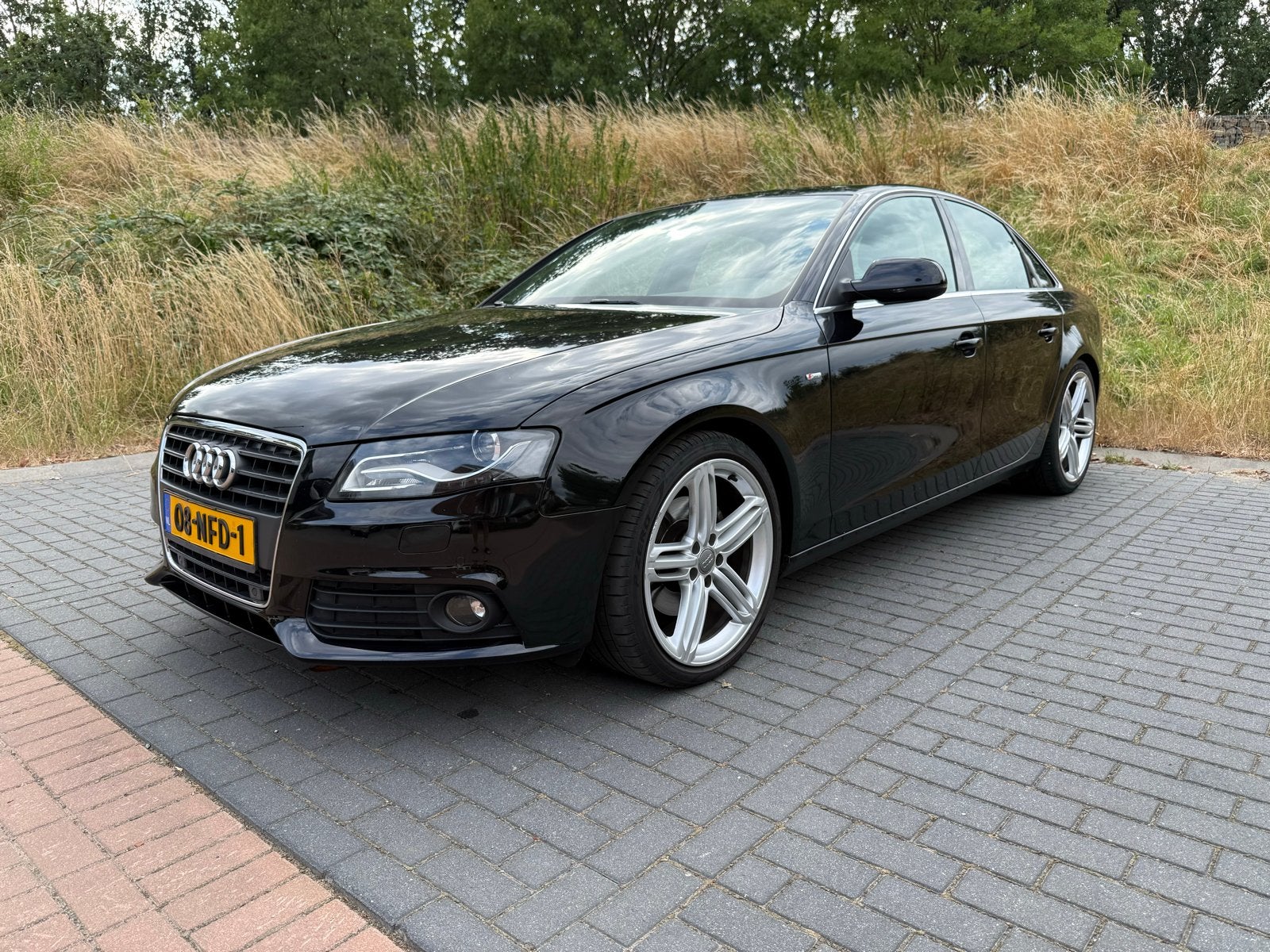 Audi A4 1.8 TFSI S line, Auto's, Audi, 4 cilinders, A4, Zwart, 75 €/maand