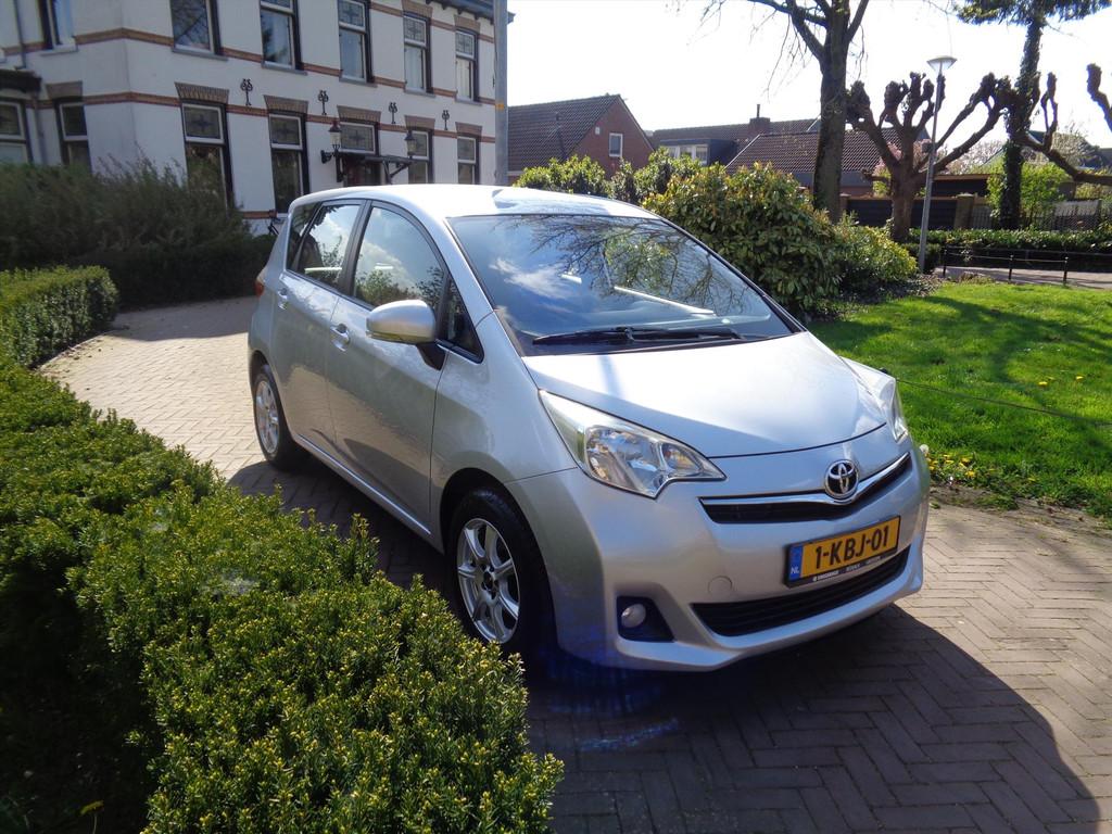 TOYOTA Verso-S 1.3 VVT-i 99pk CVT Aspiration, rijklaarprijs, Auto's, Automaat, Stof, Gebruikt, Zwart