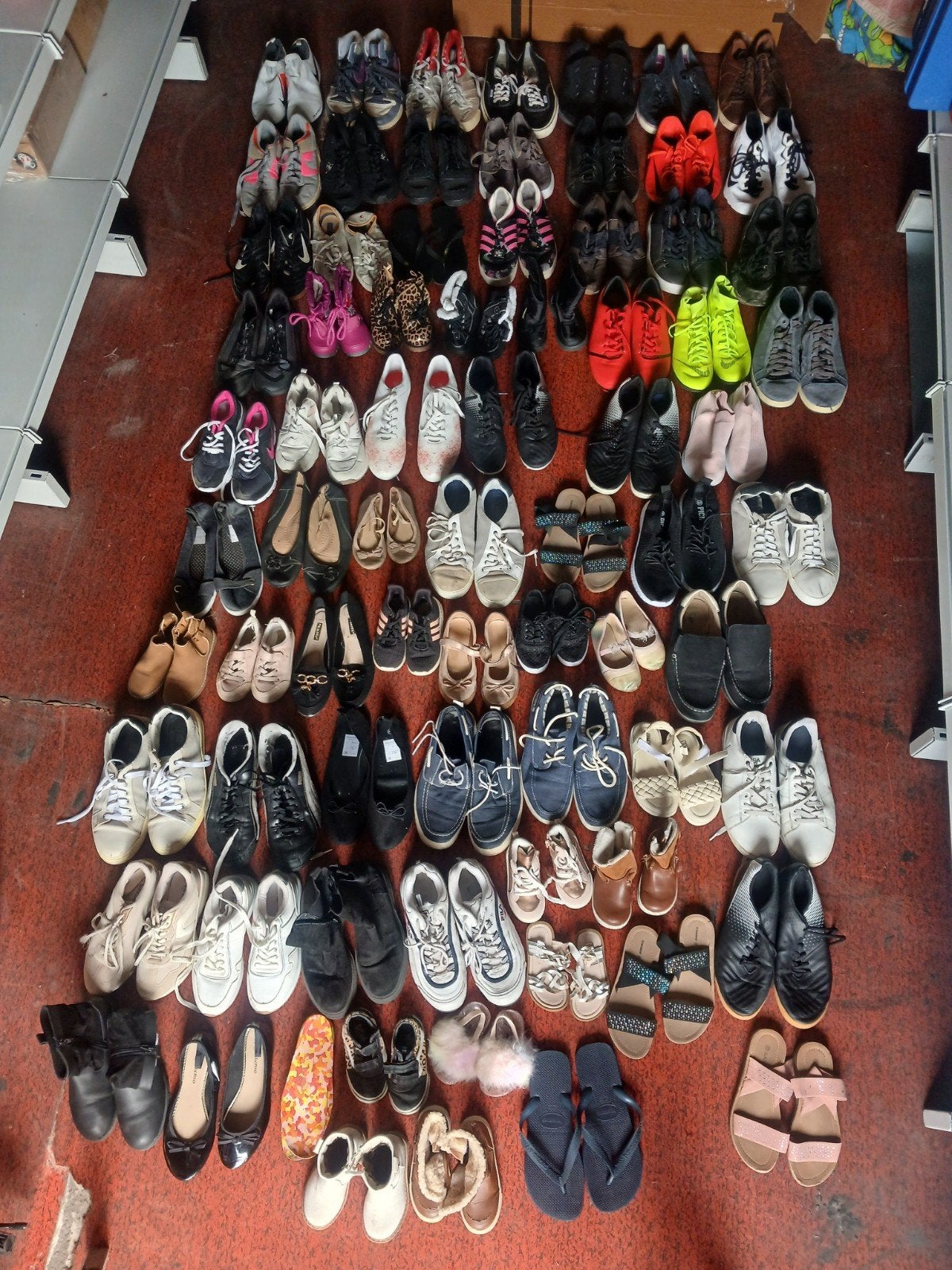 Grote partij diverse schoenen - Heren, Dames & Kinderen, Ophalen, Overige typen, Gedragen, Overige kleuren