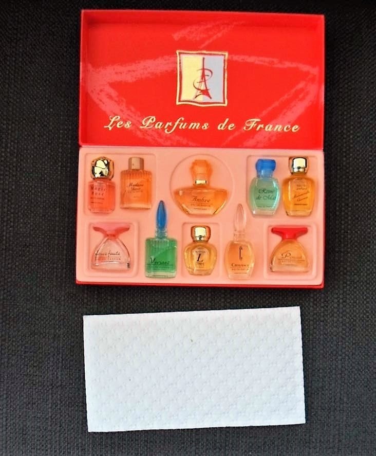 10 Parfum miniaturen in doos. Les parfums de France. Nieuw, Ophalen of Verzenden, Nieuw, Miniatuur