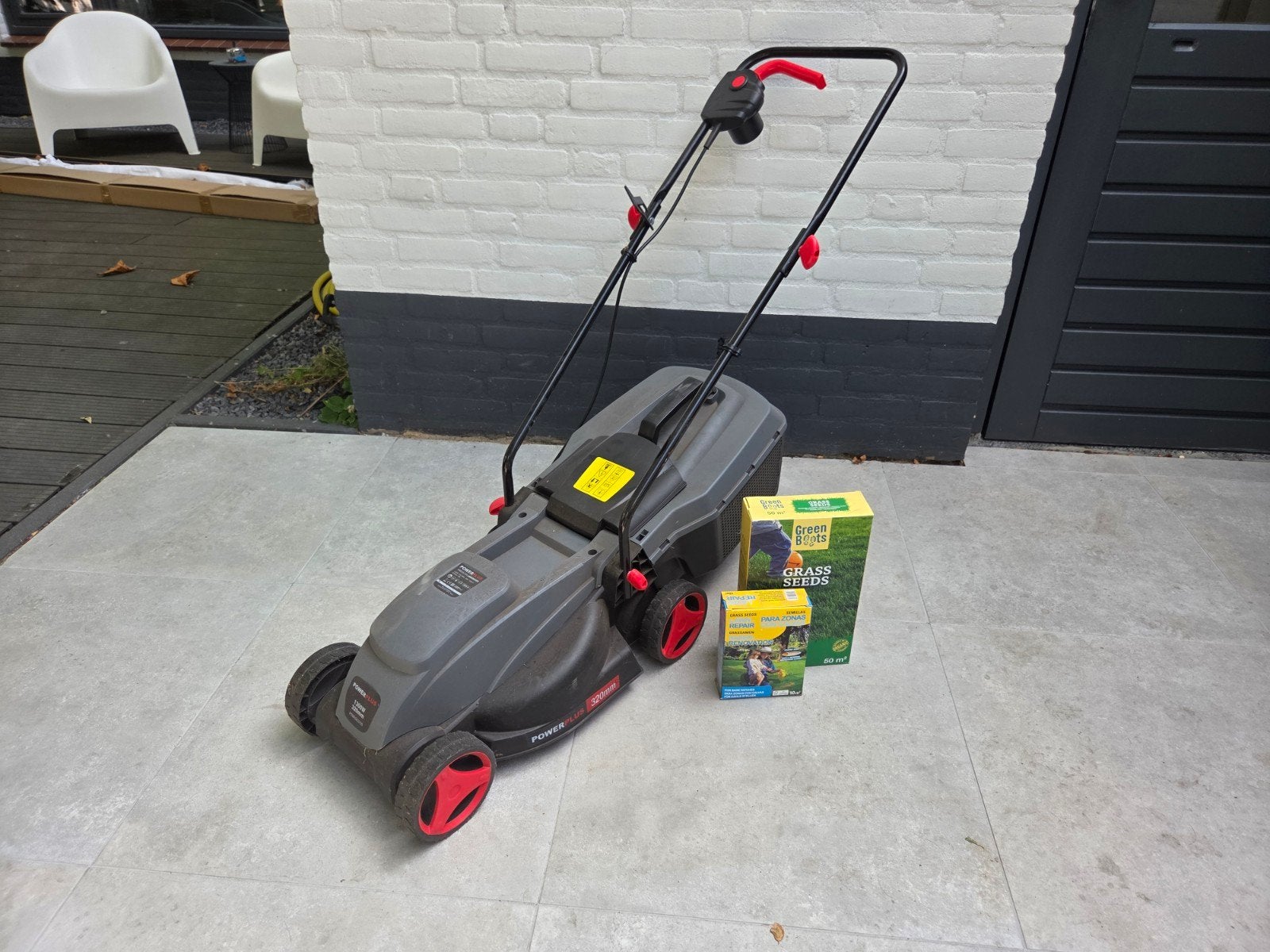 Elektrische grasmaaier 1300 Watt – 32 cm + graszaad cadeau!, Ophalen, Cirkelmaaier, Gebruikt, Elektrische grasmaaier