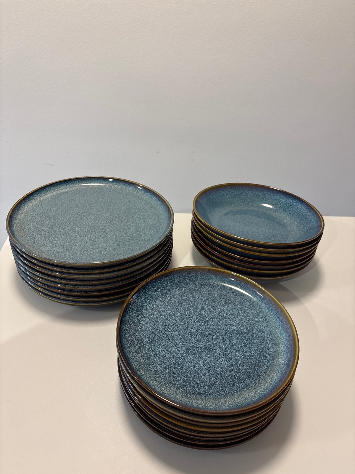 Ikea GLADELIG blauw serviesset 24-delig - Zo goed als nieuw, Huis en Inrichting, Keramiek, IKEA, Ophalen of Verzenden, Zo goed als nieuw