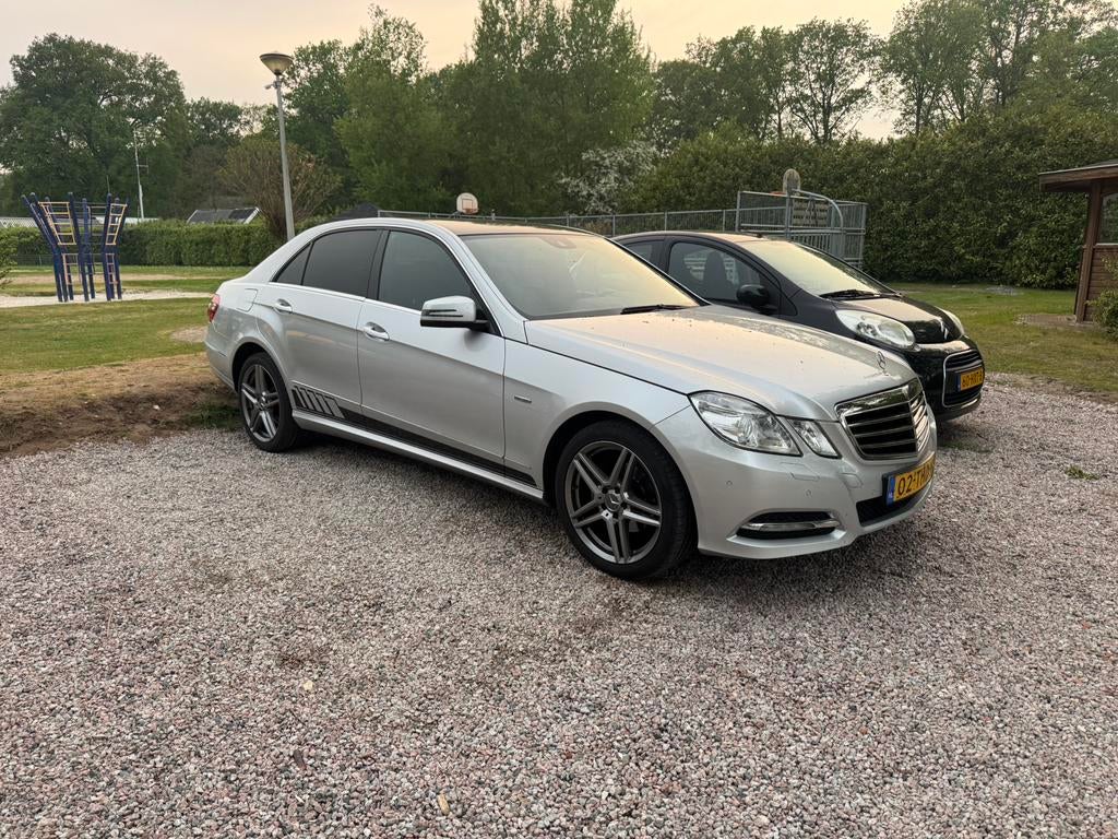 Mercedes-Benz E-Klasse E200 CGI BE Aut7 2012 Grijs, Auto's, Euro 5, Zwart, 4 cilinders, 1796 cc