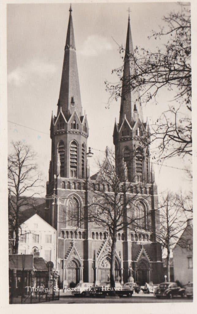 18546 Tilburg St Josefkerk Heuvel ongelopen fotokaart, Verzamelen, Ansichtkaarten | Nederland, Verzenden, 1940 tot 1960, Ongelopen