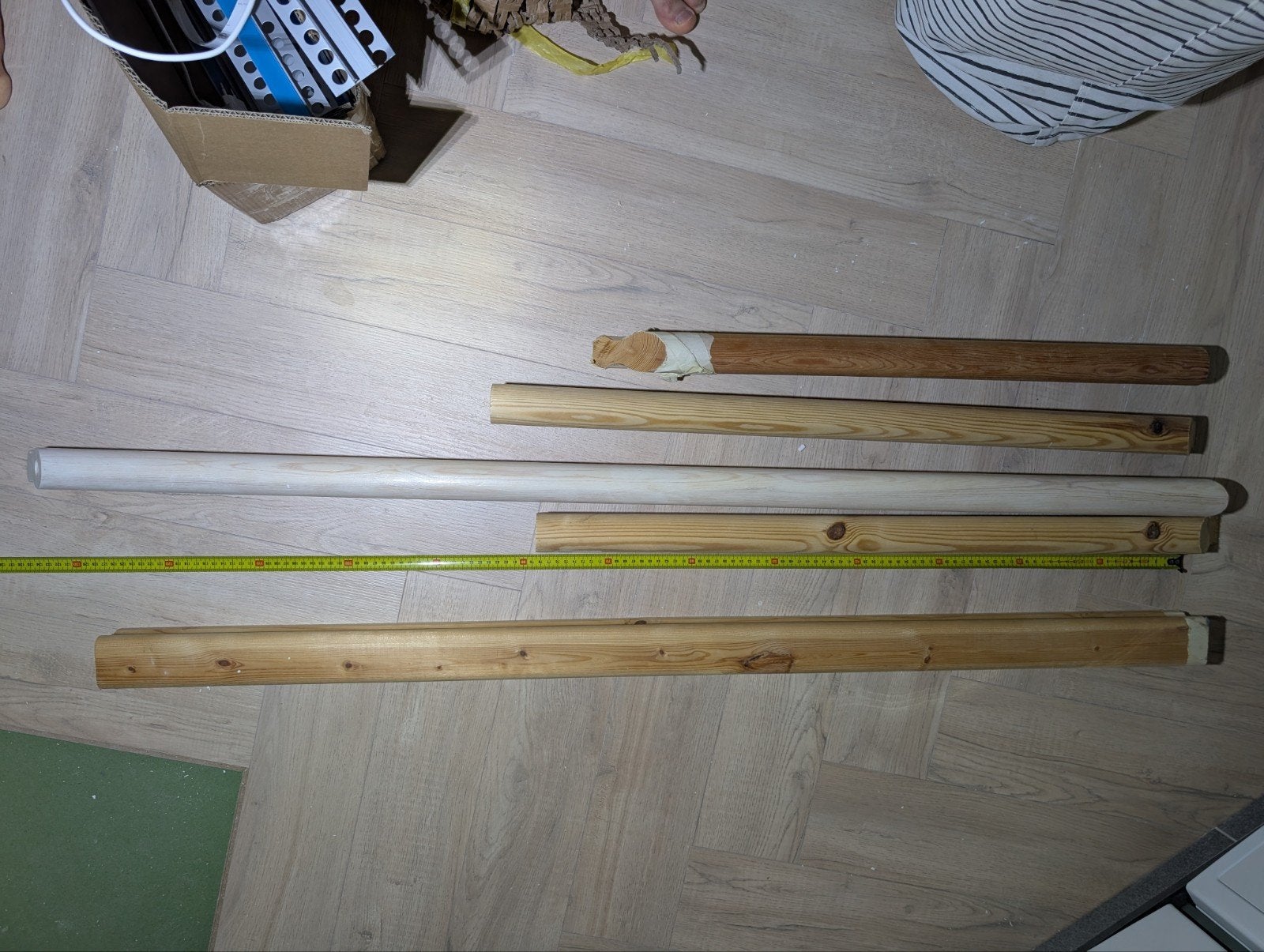 Diverse stukken trapleuningen van hout, Doe-het-zelf en Verbouw, Ophalen, Gebruikt, Overige typen, 50 mm of meer
