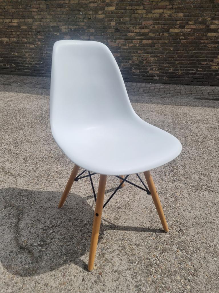 Witte eetkamerstoel kuip met houten poten, Hout, Modern, Scandinavisch, Wit, Ophalen of Verzenden