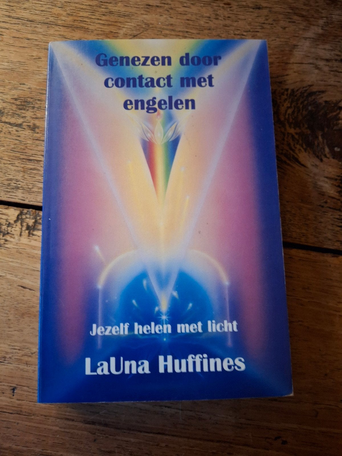 L. Huffiness - Genezen door contact met engelen, Boeken, Ophalen of Verzenden, Zo goed als nieuw, L. Huffiness