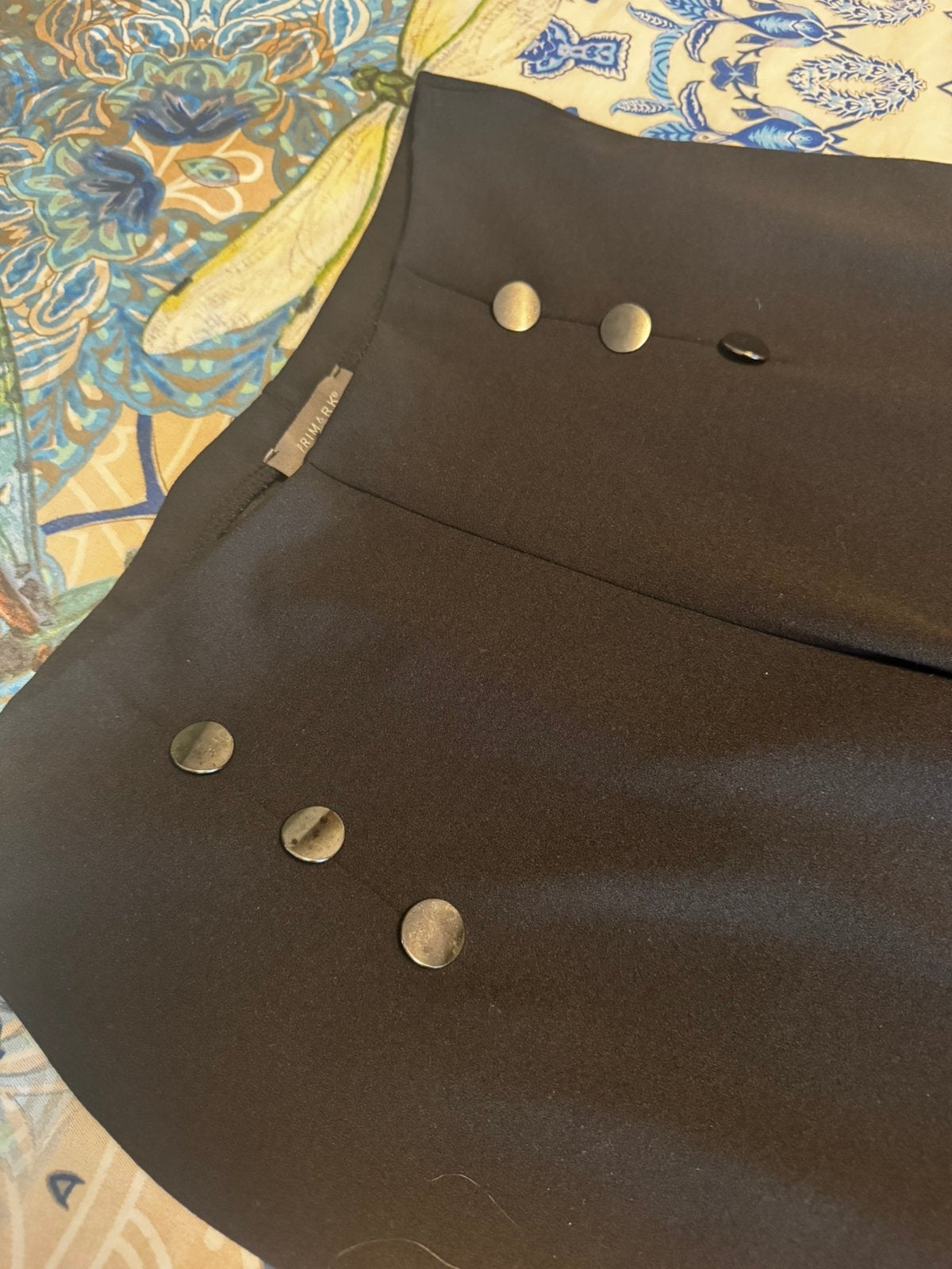 Zwarte broek met knopen - maat 42 - Primark, Zwart, Maat 42/44 (L), Ophalen of Verzenden, Zo goed als nieuw