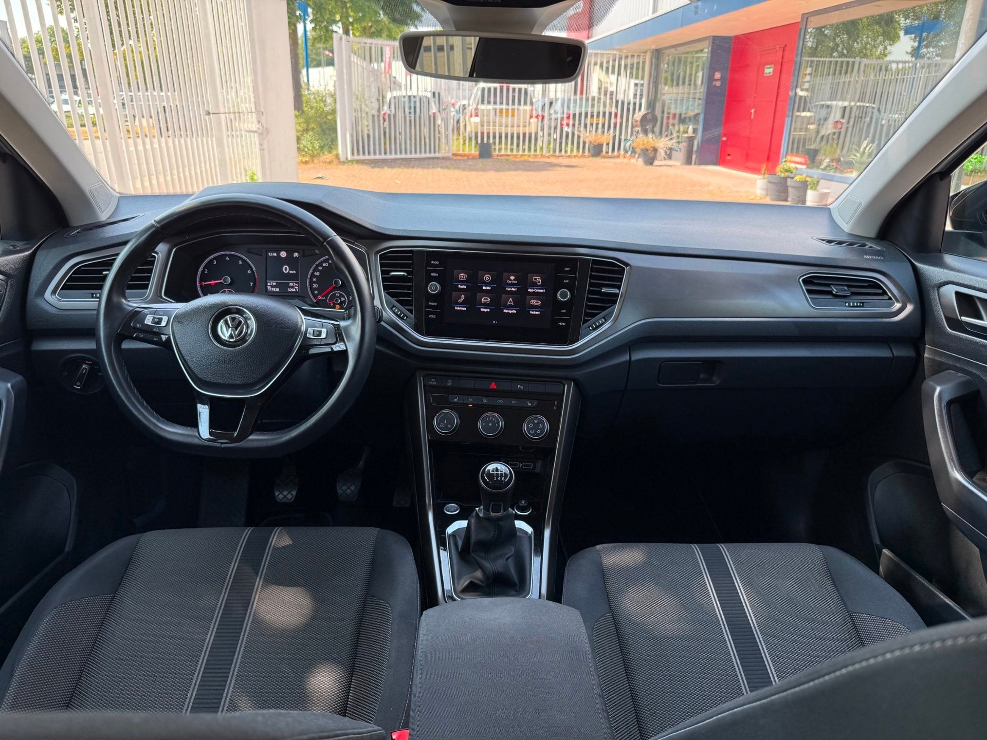 Volkswagen T-ROC 1.0 TSI | ACC | Keyless | Carplay | Navi, Auto's, Voorwielaandrijving, Stof, Gebruikt, Met garantie (alle)