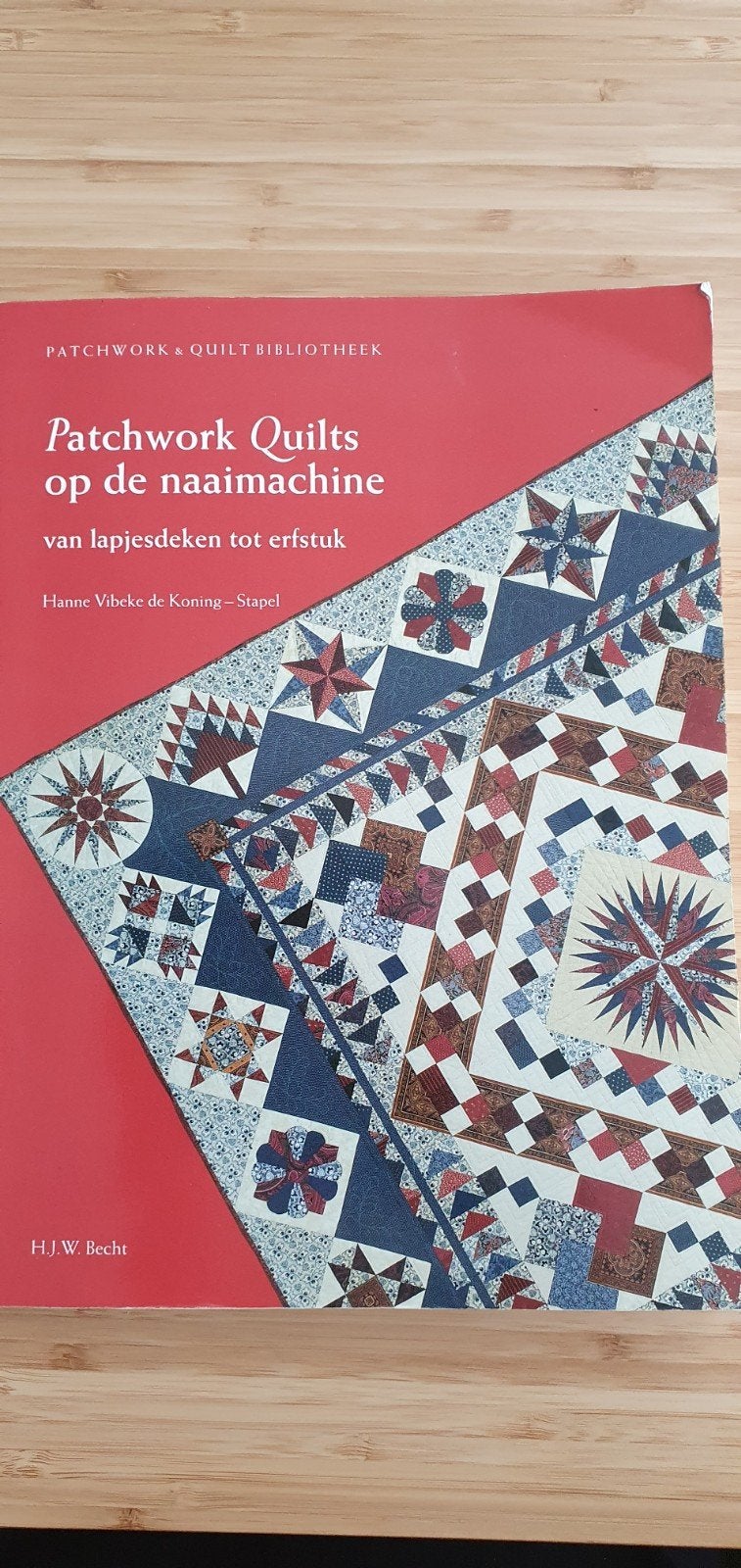 Patchwork Quilts op de naaimachine - Hanne Vibeke de Koning, Boeken, Ophalen of Verzenden, Gelezen, Borduren en Naaien, Hanne Vibeke de Koning-Stapel