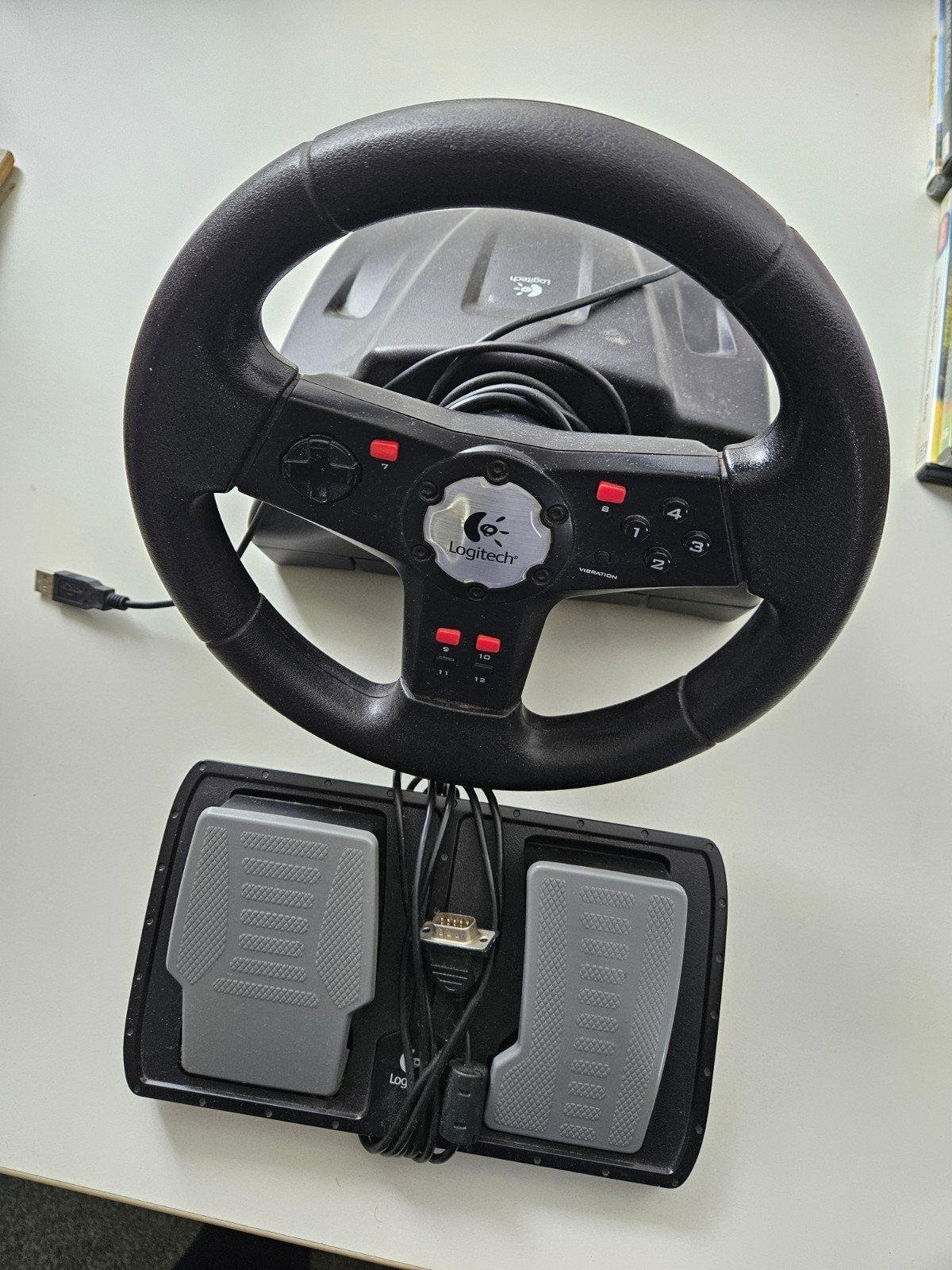 Logitech racestuur met pedalen voor PC, Spelcomputers en Games, Racestuur, Gebruikt, Ophalen of Verzenden, PC