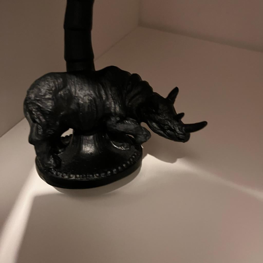 Prachtige neushoorn kandelaar met palmboom design, Ophalen, Overige materialen, Zwart, Nieuw