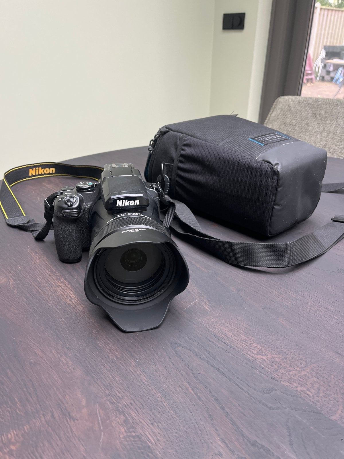 Nikon coolpix P1100 +extra accu+ cameratas - Complete set, Ophalen, Zo goed als nieuw, Accu, Nikon