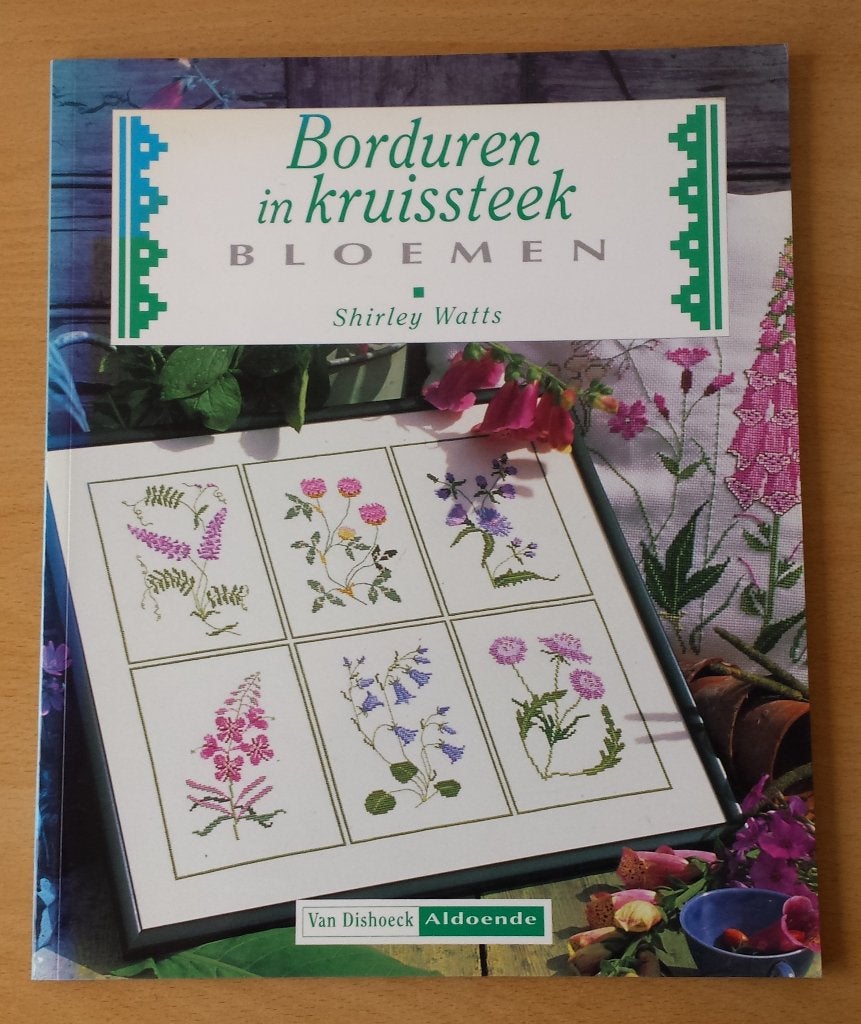 Borduren in Kruissteek - Bloemen - Shirley Watts - 1994, Patroon, Gebruikt, Ophalen of Verzenden, Nvt