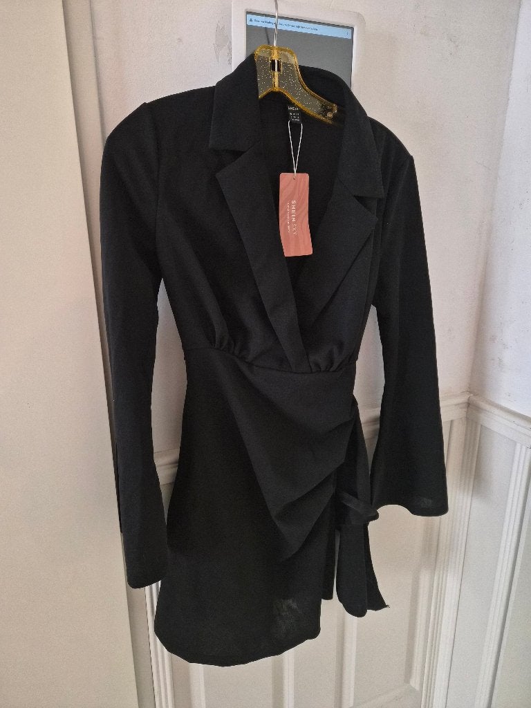 nieuw. damesjurk maat 34, Zwart, Nieuw, Ophalen of Verzenden, Knielengte