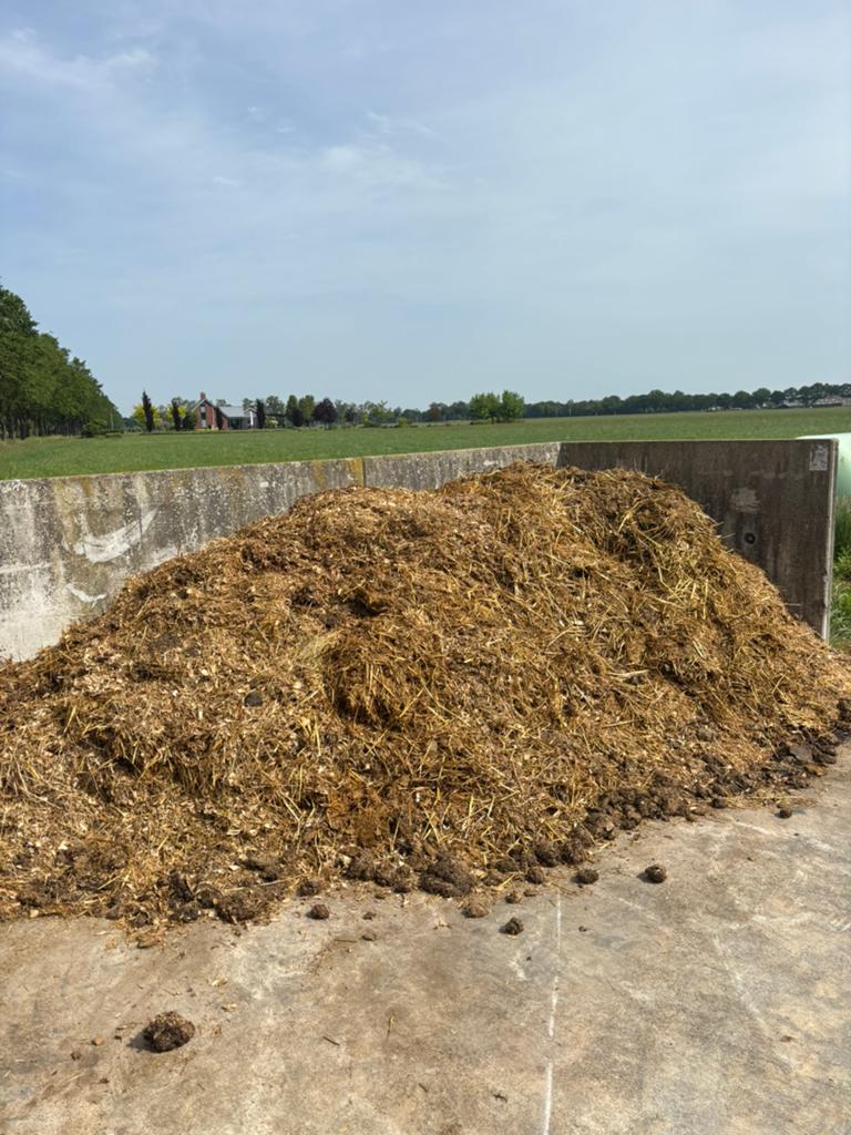 Paardenmest gratis op te halen, Ophalen, Tuinaarde