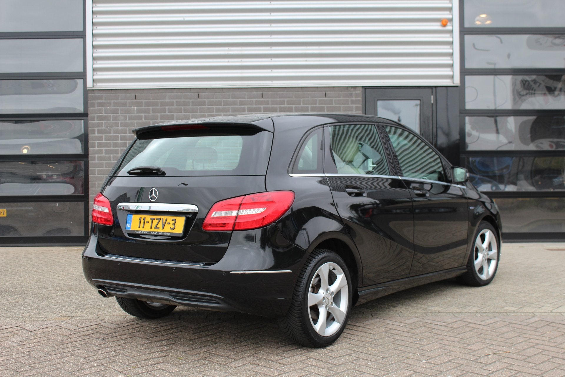Mercedes-Benz B-Klasse 180 Ambition / Leer / Navigatie / N.A, Euro 5, 1325 kg, Gebruikt, 4 cilinders