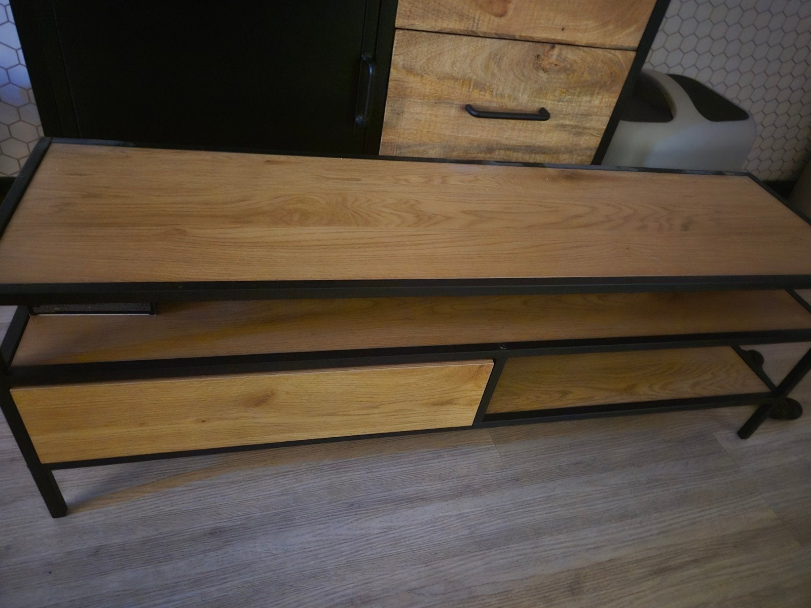 tv meubel, Ophalen, 100 tot 150 cm, Mangohout, Zo goed als nieuw