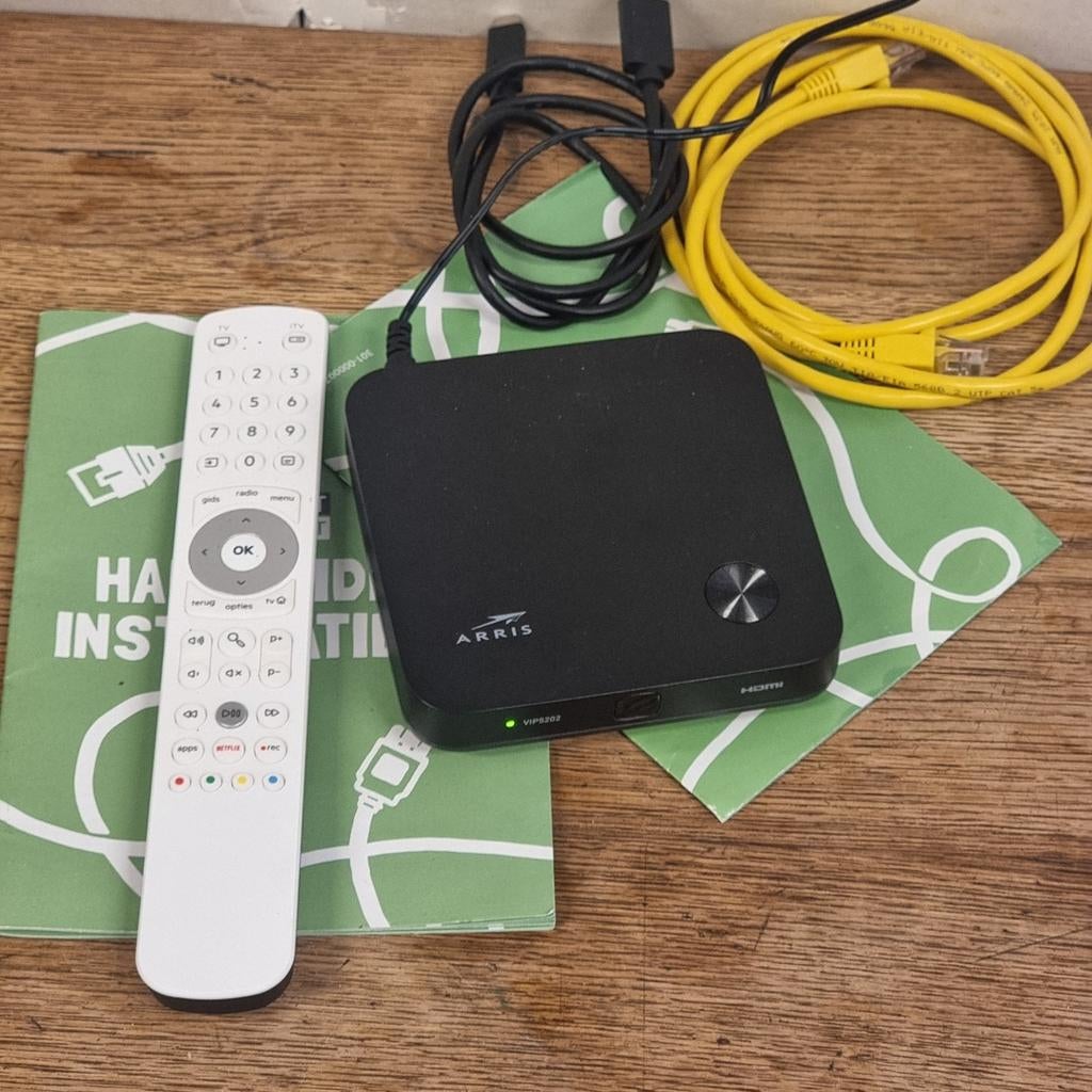 Arris VIP5202 Decoder met Afstandsbediening en Kabels, Ophalen of Verzenden, Zo goed als nieuw, Decoder