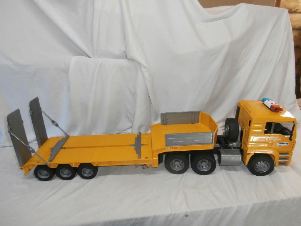 Bruder trucks met opleggers en aanhangers, Ophalen, Zo goed als nieuw