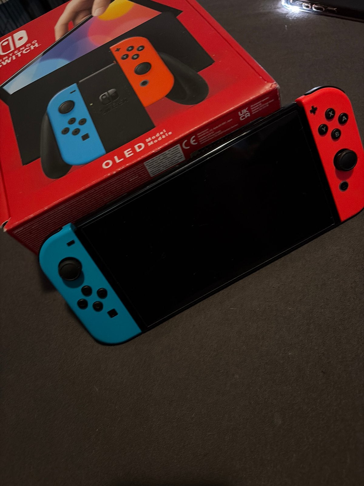Nintendo Switch OLED met Joy-Cons, Spelcomputers en Games, Spelcomputers | Nintendo Switch, Ophalen, Zo goed als nieuw, Met 2 controllers