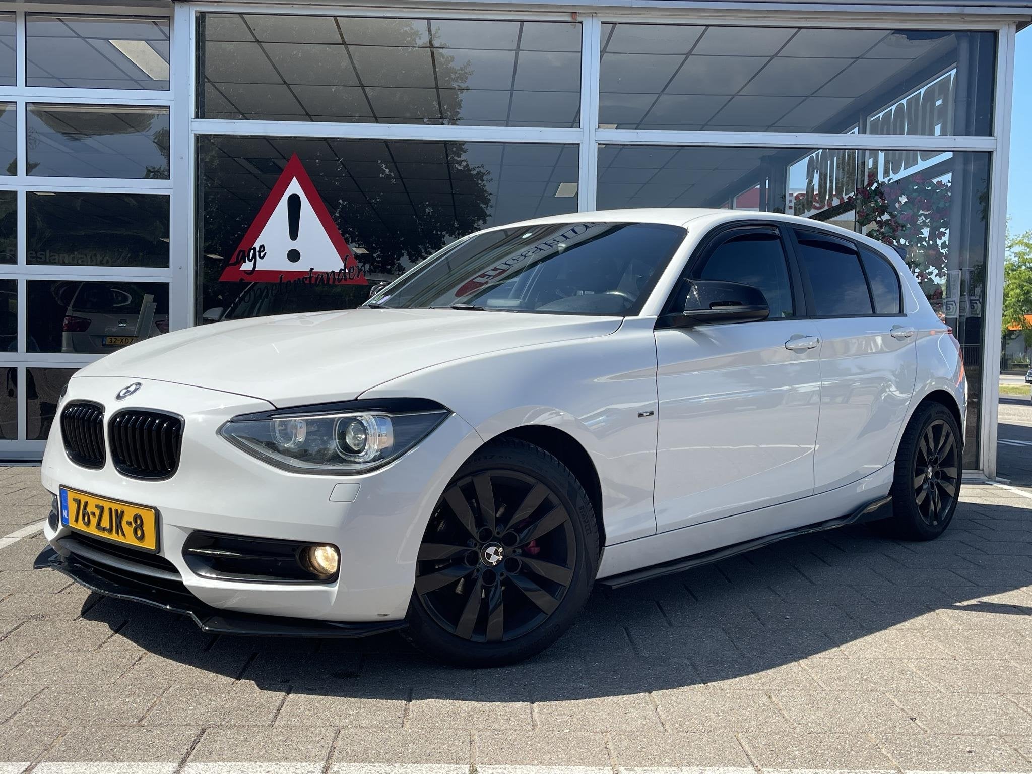 BMW 1-serie 114i Upgrade Edition /170 PK/Cruise/Airco/Ledere, 1-Serie, Euro 5, Achterwielaandrijving, Zwart