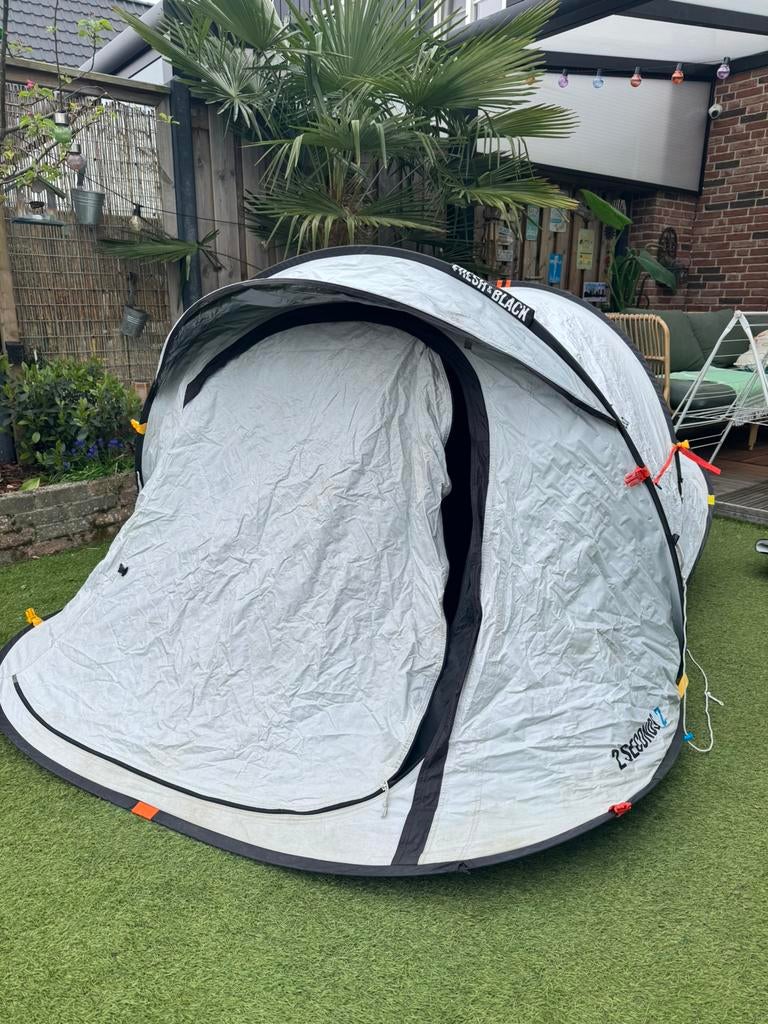 Quechua 2-persoons Fresh&Black Decathlon popup-tent, Ophalen of Verzenden, Gebruikt, Tot en met 2